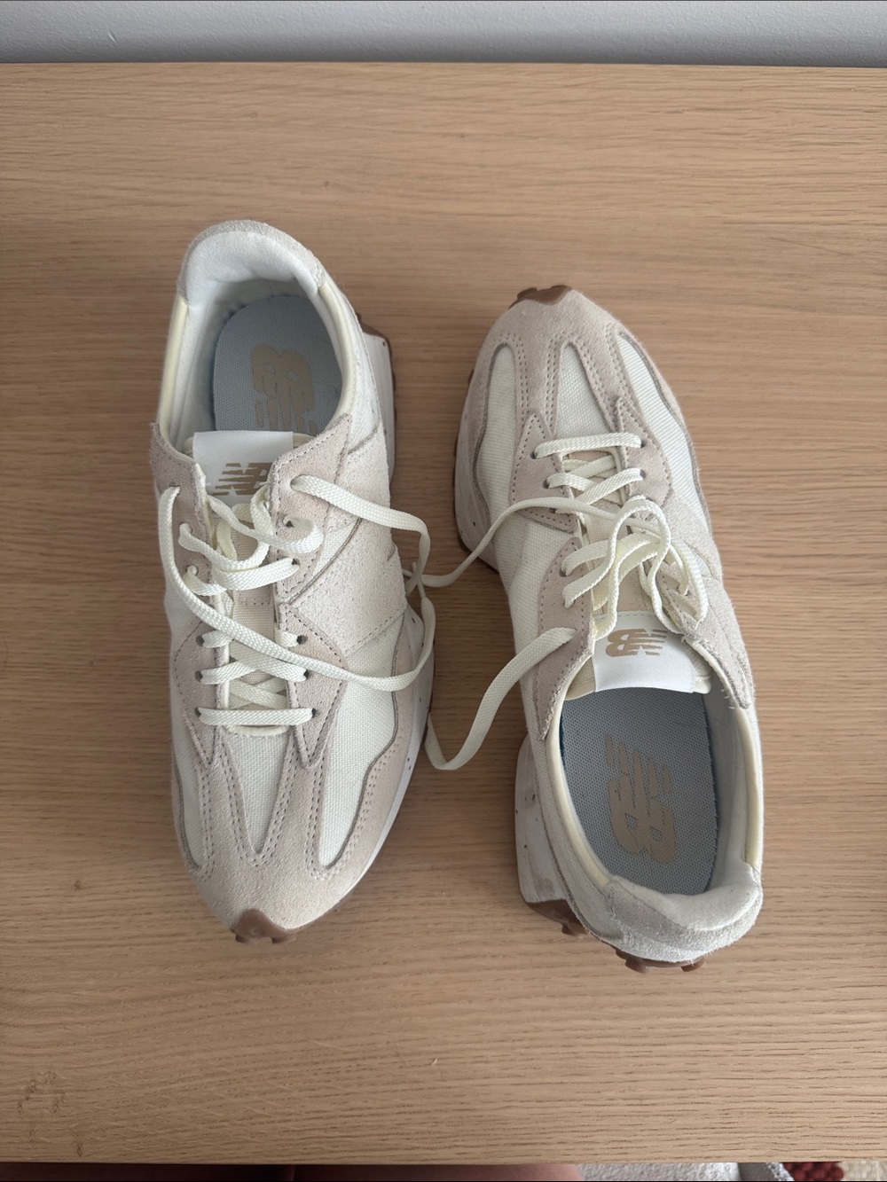New Balance women’s 327